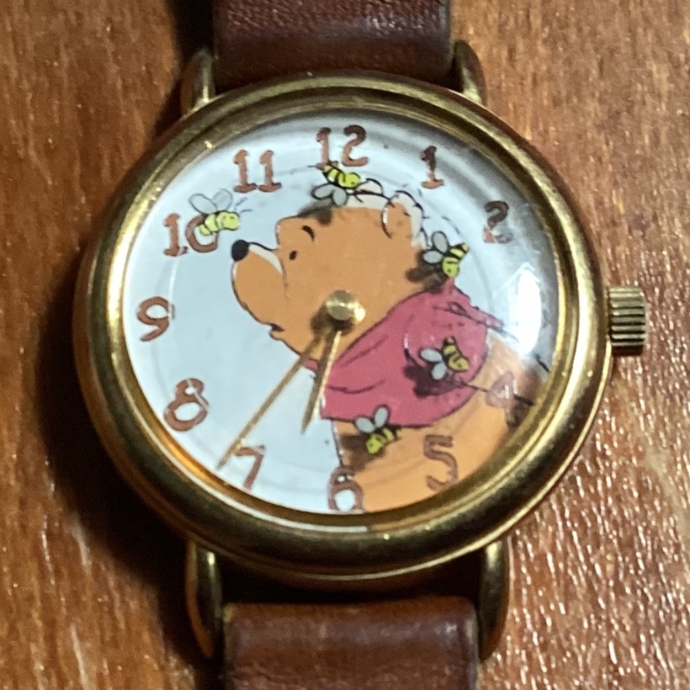 Vintage Timex Disney Winnie the Pooh Watch Brown Leather Band Bee Second Hand